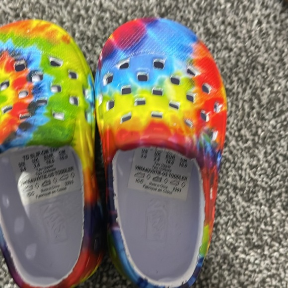 Vans - Picture 4 of 5